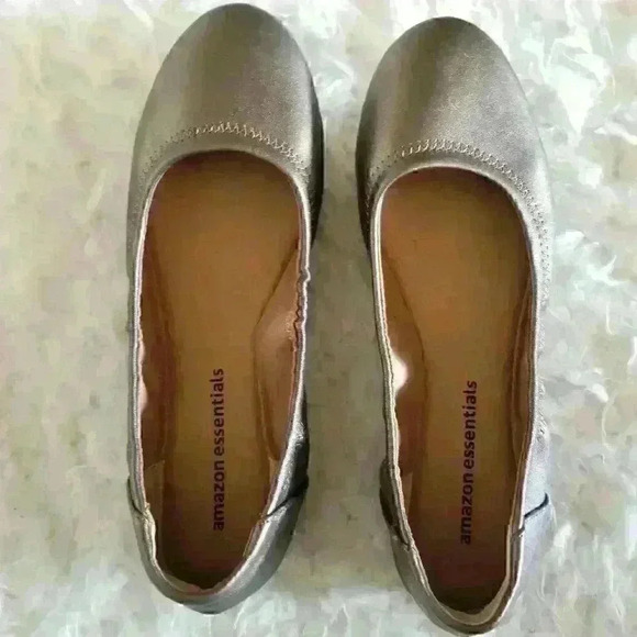 Essentials Women's Flat - Picture 5 of 7